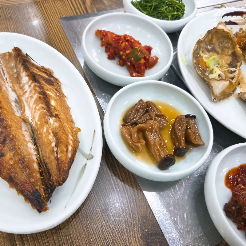 노릇노릇 구워진 고등어구이