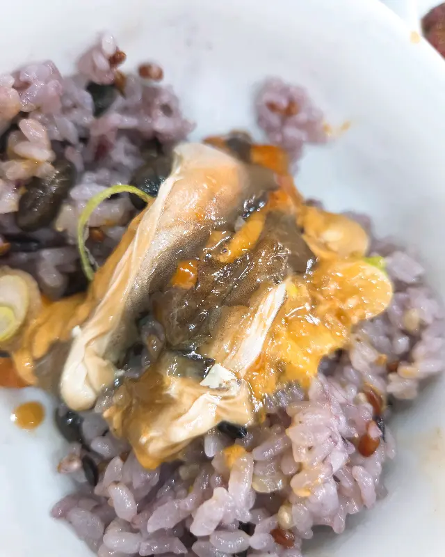 돌솥밥에 게장 올려 한 입!