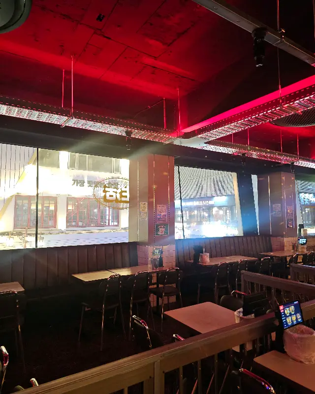 생활맥주 노원역점 내부