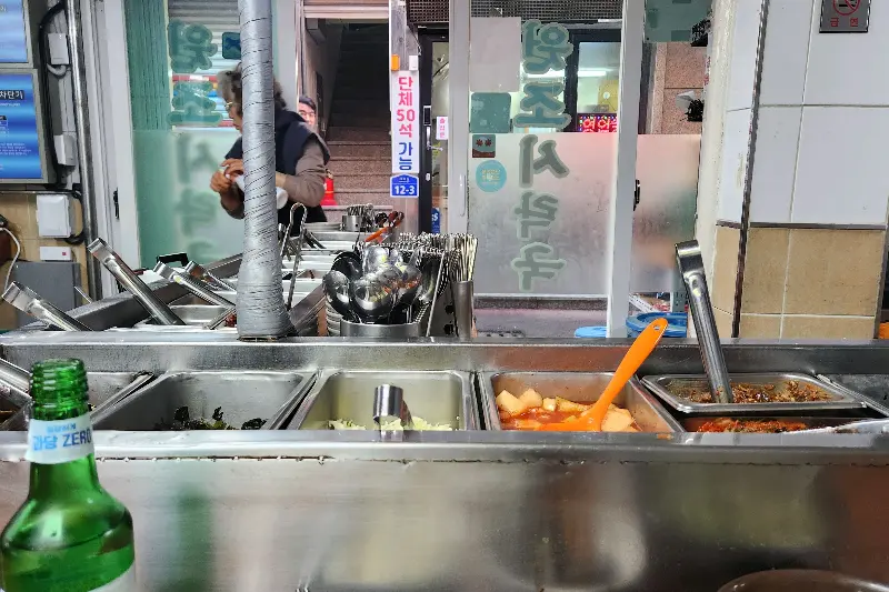 반찬 코너 전경