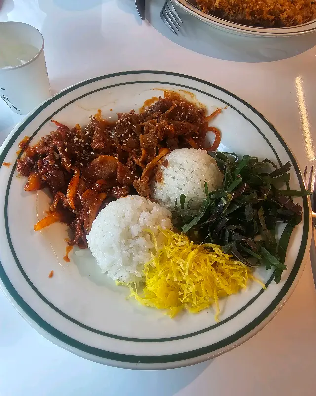 뜨돈의 푸짐한 한 상 차림