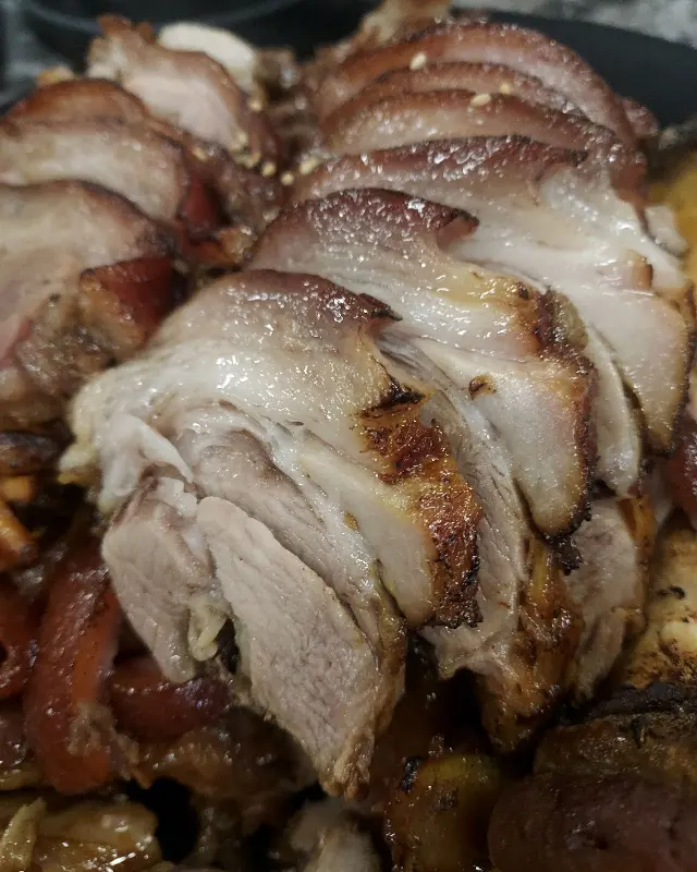 윤기가 흐르는 족발 단면