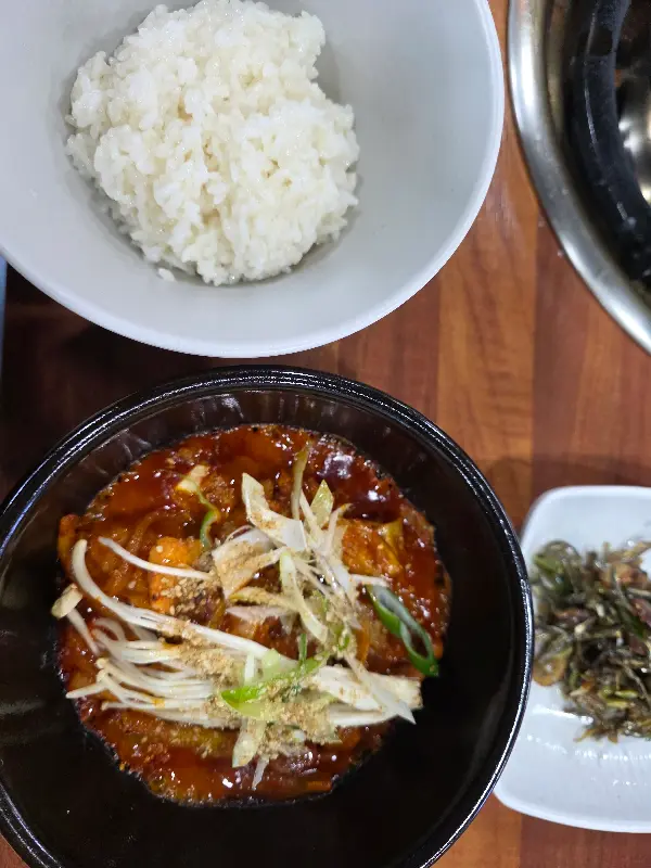 제육 쌈밥과 밥