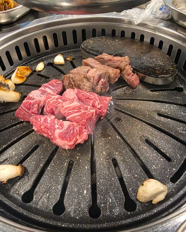 소고기 굽는 모습