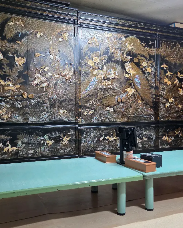 자개 장식이 돋보이는 중앙곰탕 내부