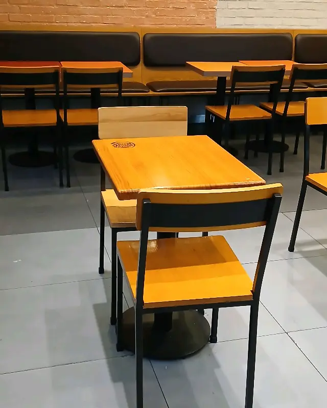 버거킹 내부 테이블 좌석