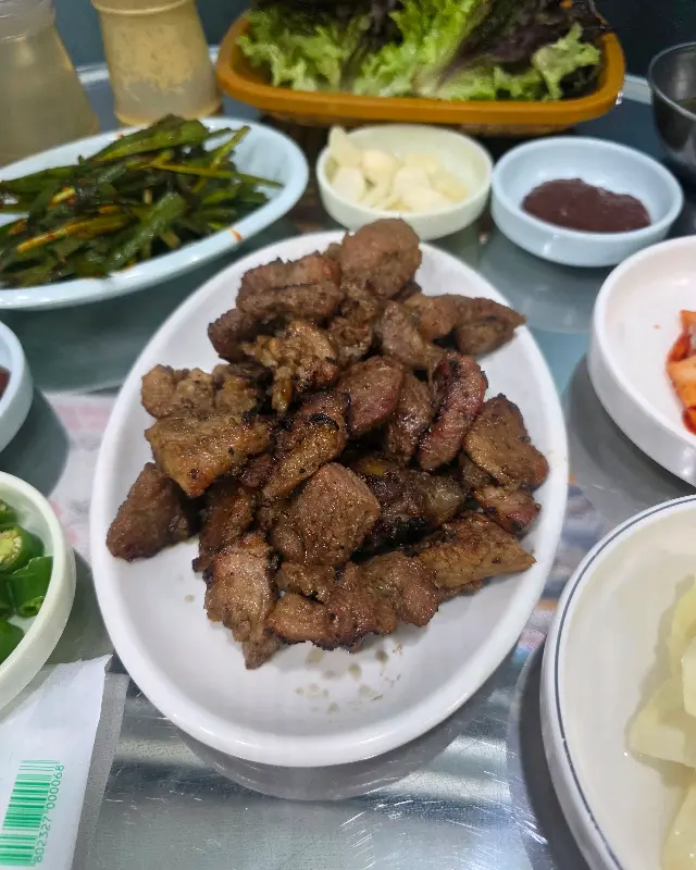 상추쌈에 싸먹는 돼지갈비