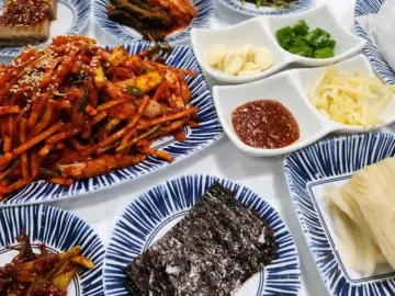 여수에서 맛보는 감동, 남진이네 게장갈치명가! 여기가 진짜 인생 맛집 지역이야