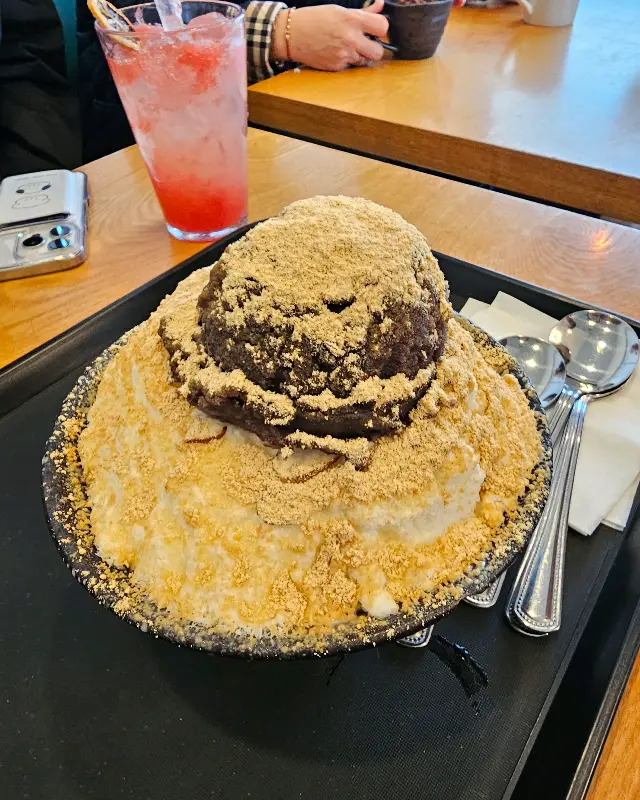 소복하게 쌓인 팥빙수