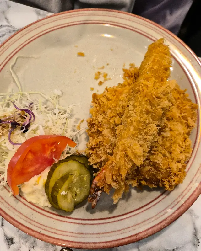 바삭하게 튀겨진 돈까스