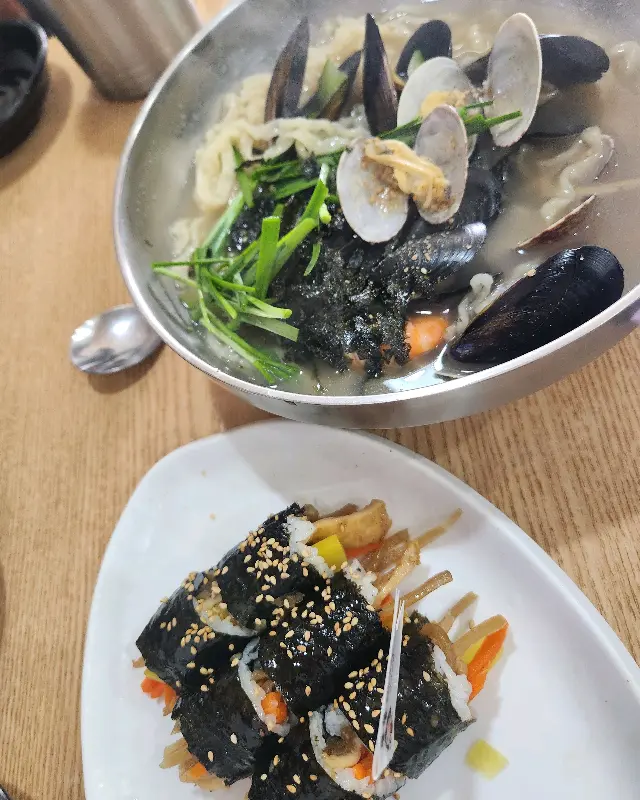 해물칼국수와 김밥