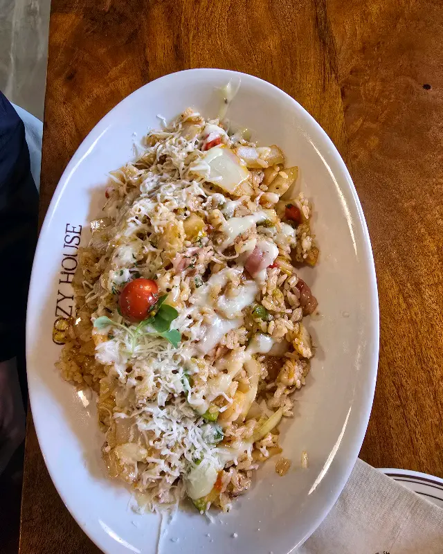 식사중인 손님들