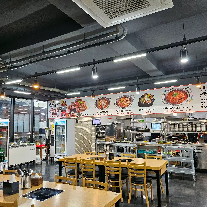 깔끔한 식당 내부