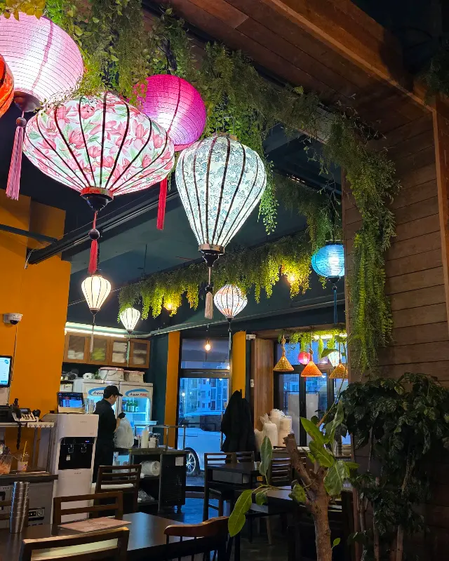 넴넴 내부 인테리어