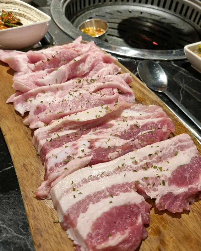 두툼한 삼겹살 클로즈업