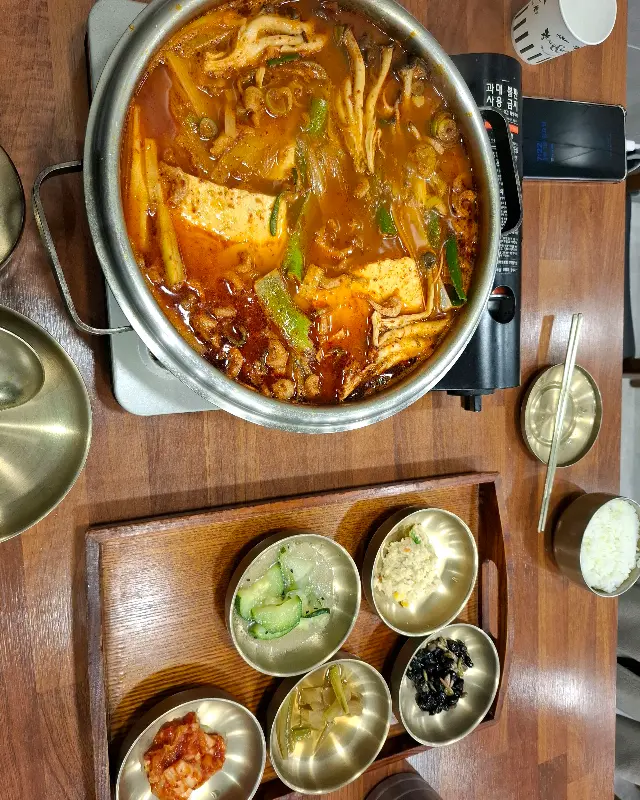 깔끔한 식당 내부