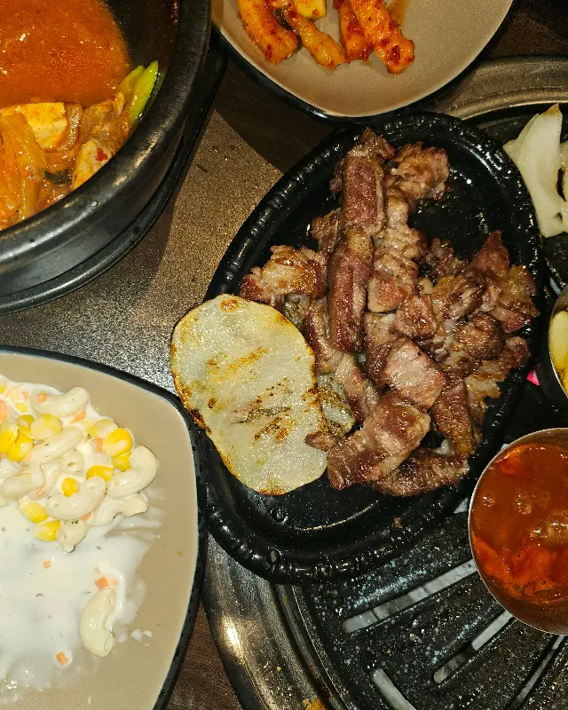 얼큰하고 시원한 김치찌개