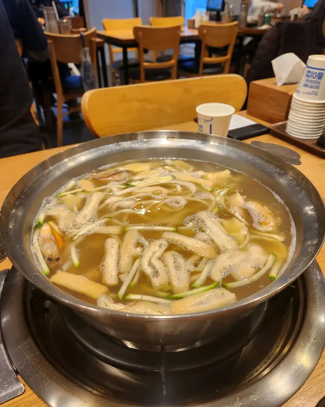 넓고 쾌적한 매장 내부