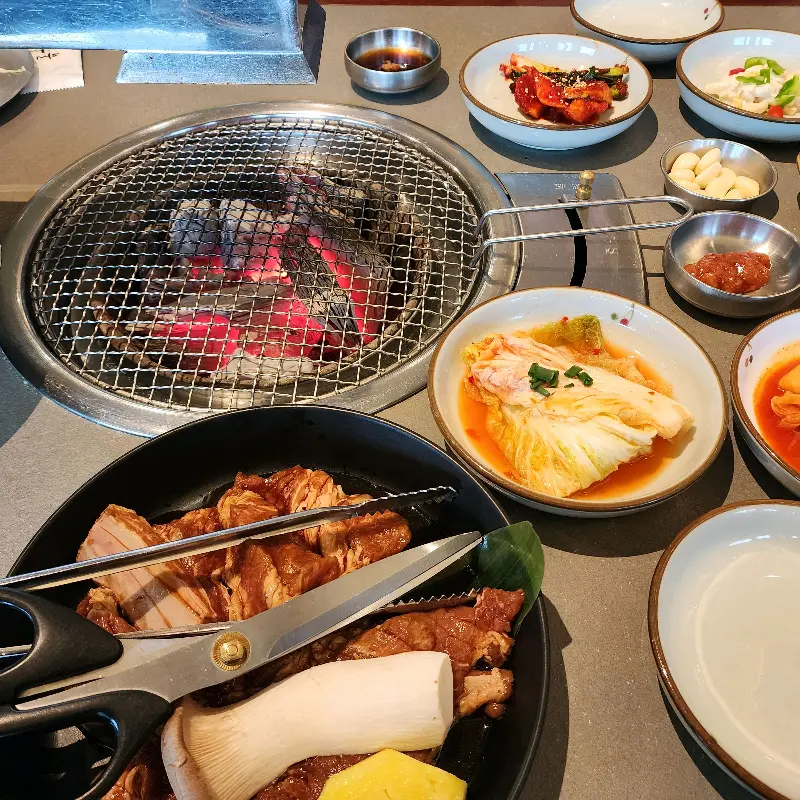 돼지갈비 한 상 차림