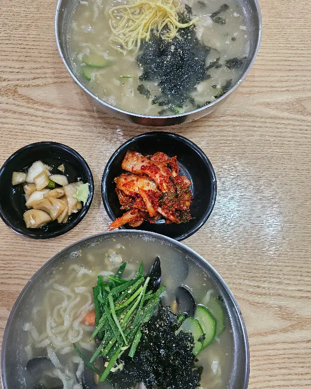 매생이 칼국수와 밑반찬