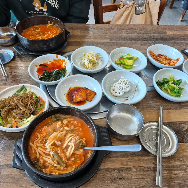 영천돌메기매운탕 정평점 푸짐한 상차림