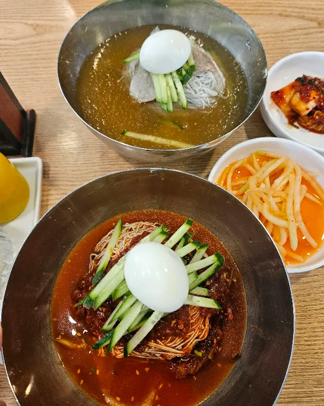 물냉면과 비빔냉면