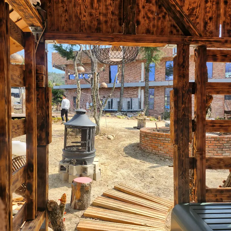 카페 외부 정원