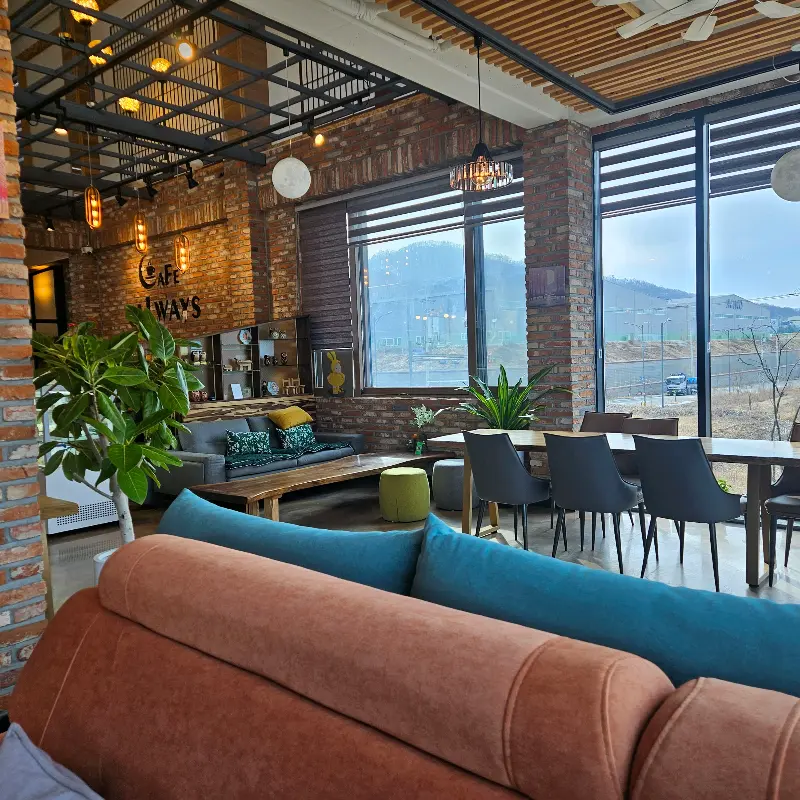 카페 내부 인테리어