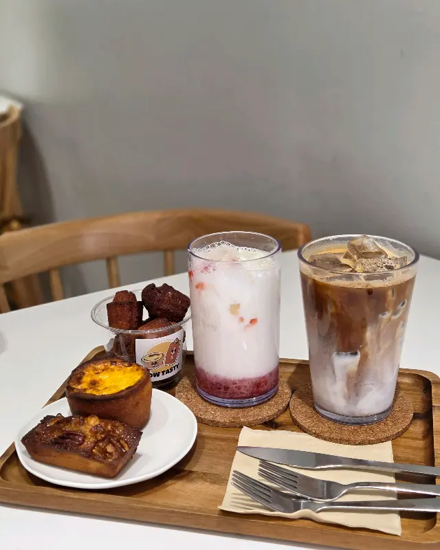 다양한 디저트와 음료