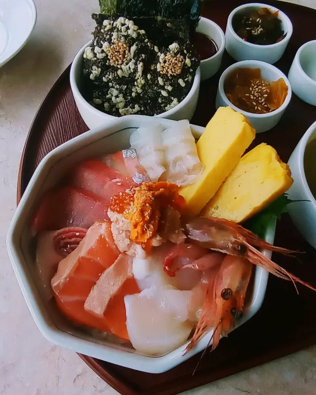 카이센동의 화려한 비주얼