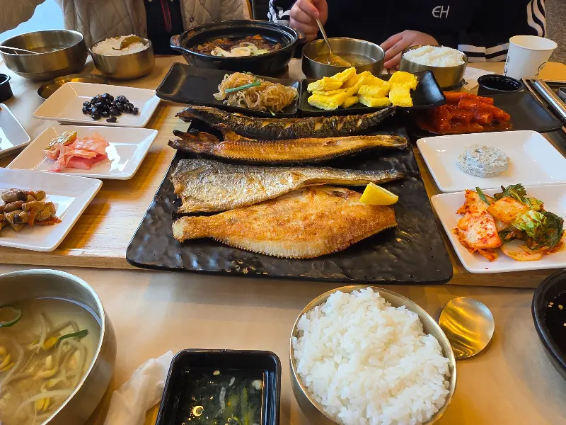 맛깔스러운 생선구이 한 상