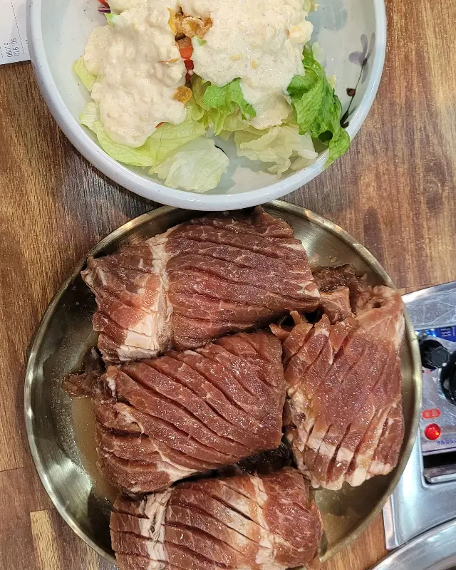 돼지갈비와 곁들여 먹기 좋은 양배추 샐러드