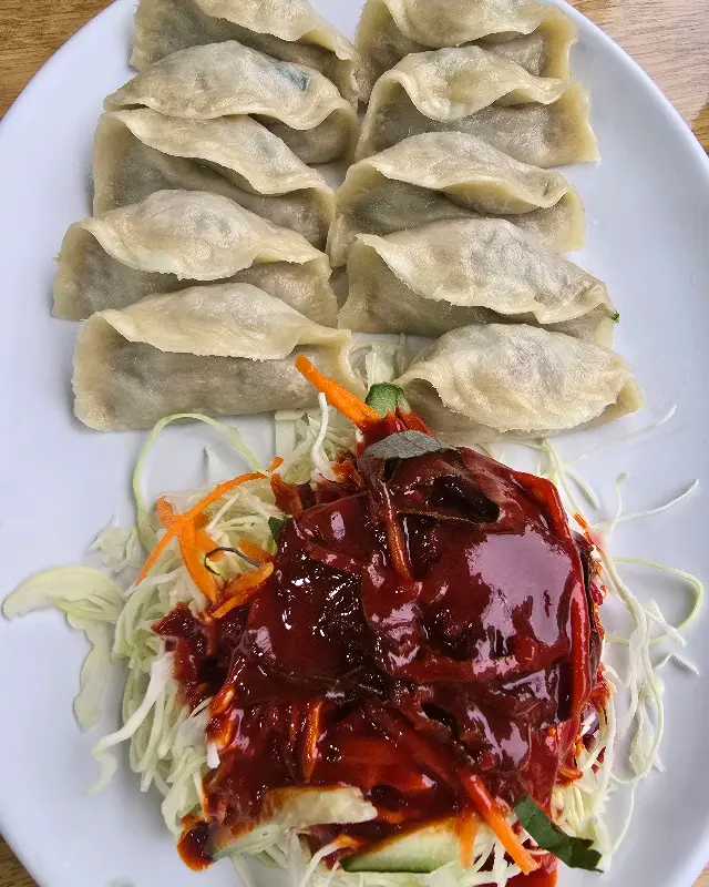 새콤달콤 비빔만두