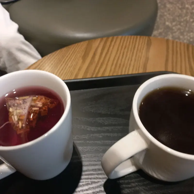 따뜻한 차와 커피