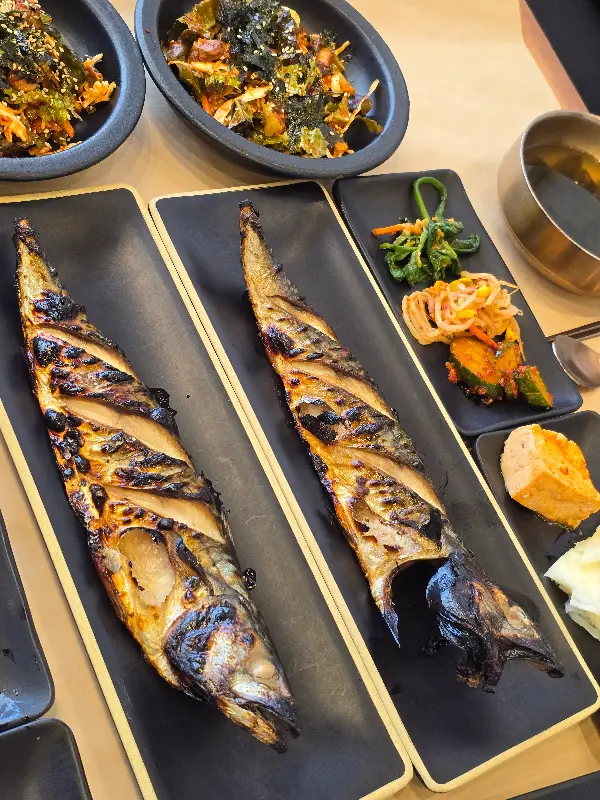 윤기가 자르르 흐르는 고등어구이