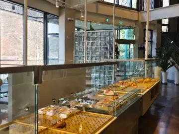 혼자 드라이브하며 만끽하는 충주호 뷰 맛집 베이커리 카페, 일월에서 커피 한 잔의 여유