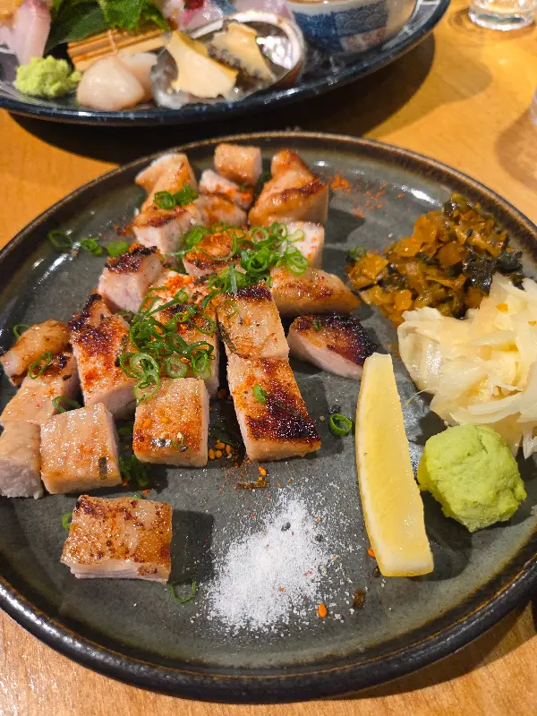 모듬 사시미와 구운 고기