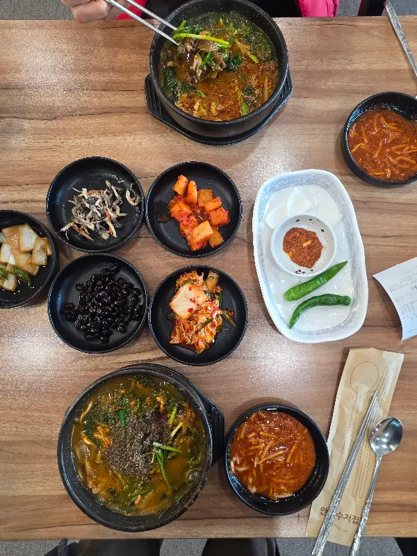 흑염소탕 한 상 차림