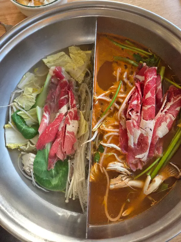 반반 육수 샤브샤브