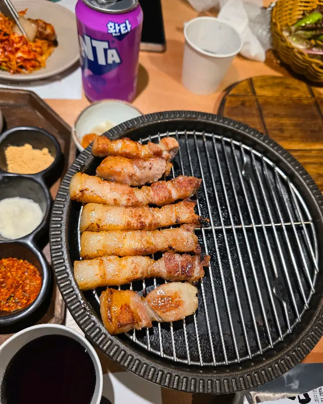 맛있게 구워진 돼지고기