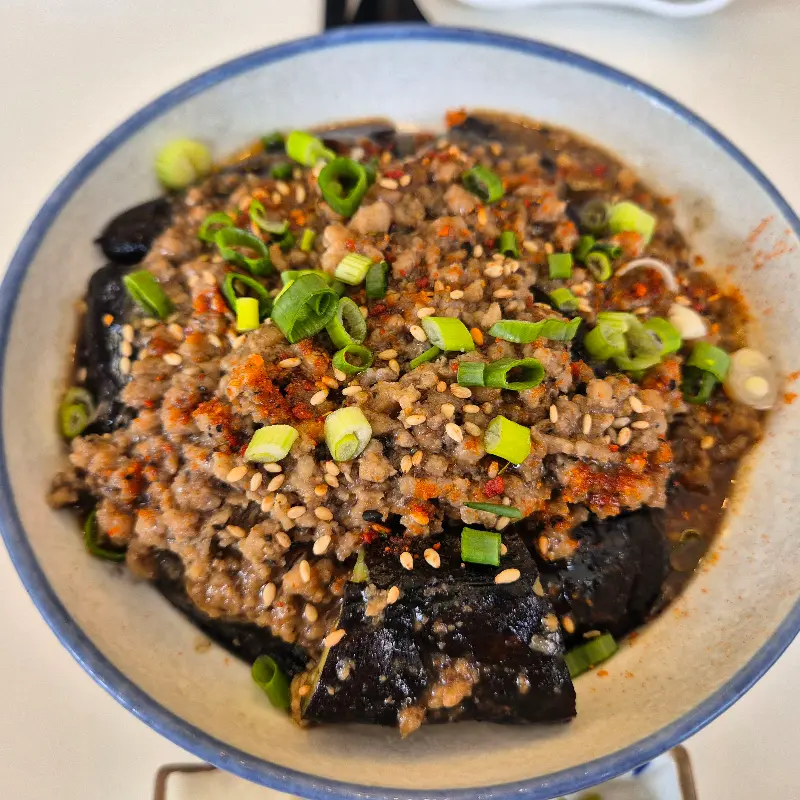 고소하고 담백한 맛이 일품인 가지덮밥