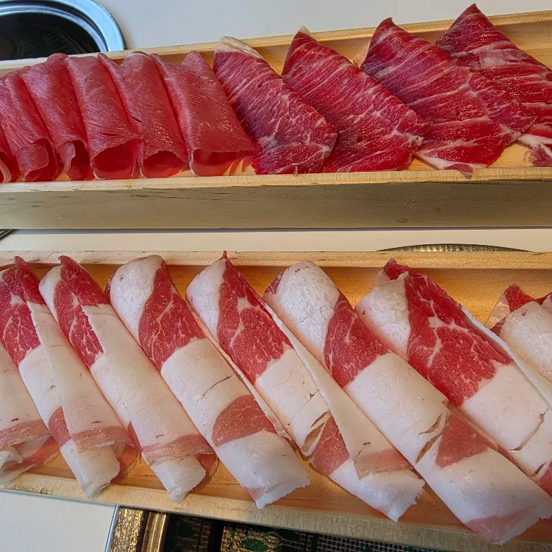 신선한 야채가 가득한 셀프바