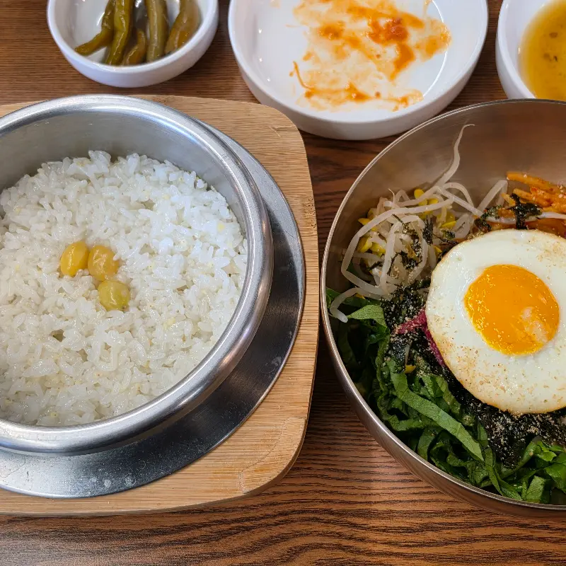 육회비빔밥과 솥밥