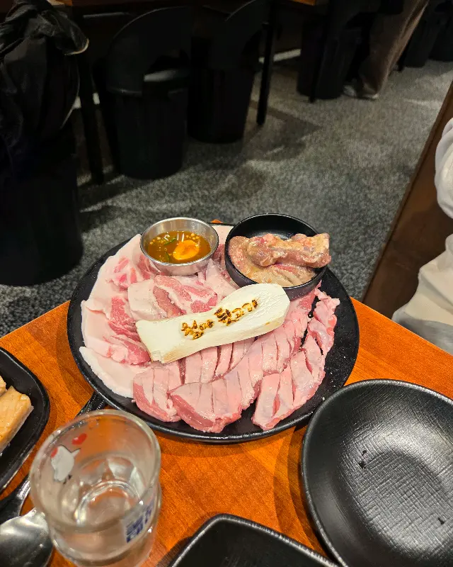 푸짐한 돈모듬 한판