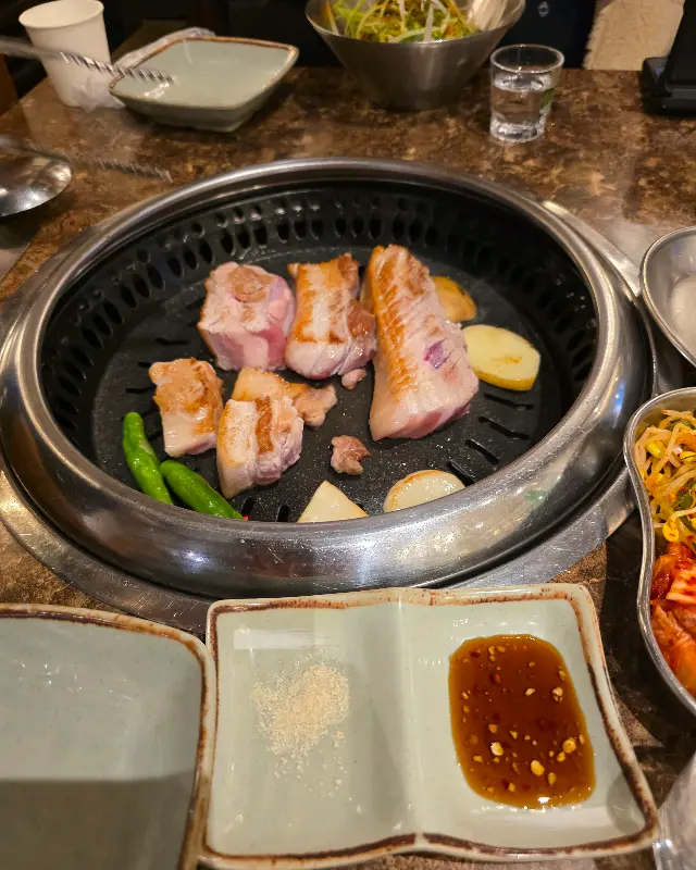 고기 굽는 모습