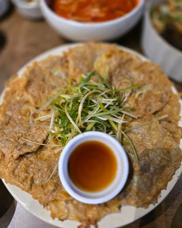 겉은 바삭하고 속은 촉촉한 소고기 치즈 감자전