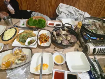 파도소리마저 녹아든 부산 시청 앞, 참바다에서 맛보는 홍게 무한리필의 황홀경