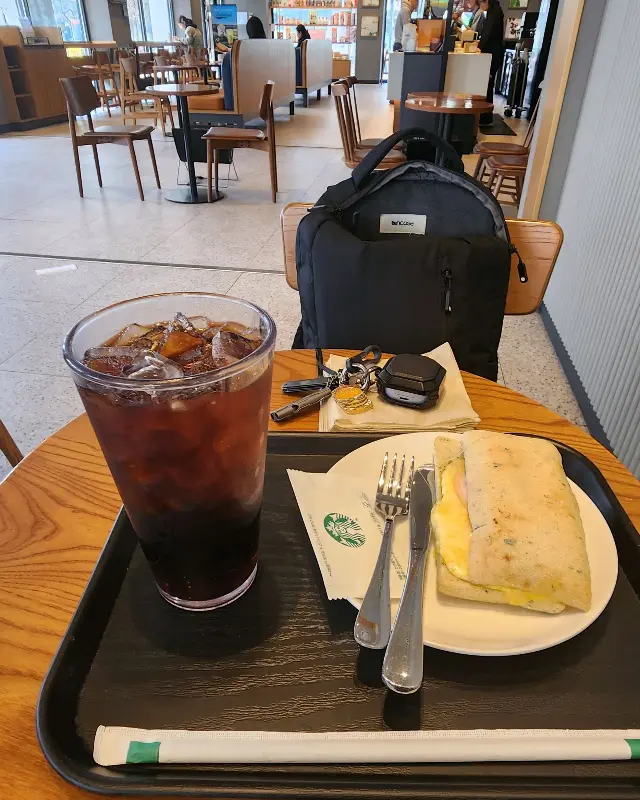 콜드브루, 파니니, 그리고 가방