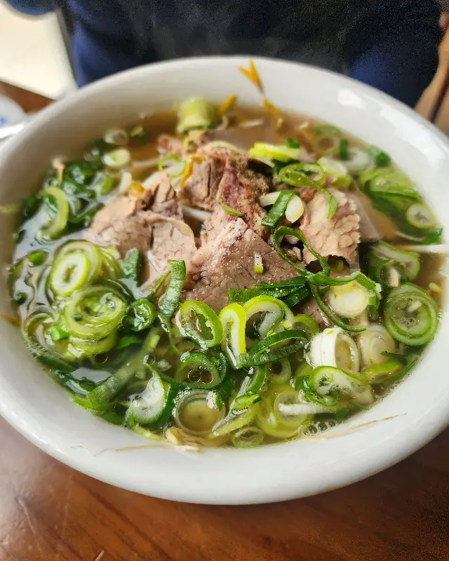 푸짐한 양지 쌀국수