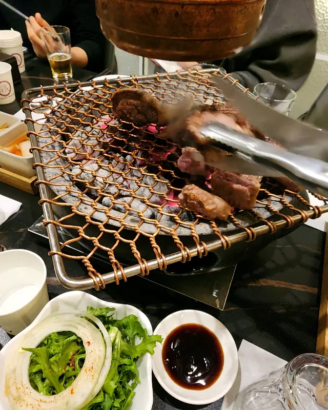 직원분이 직접 구워주는 양고기